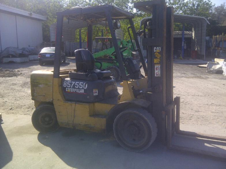 2001 Cat DP30K Forklift 1