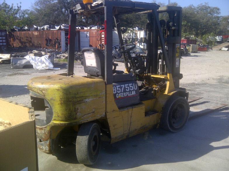 2001 Cat DP30K Forklift 2